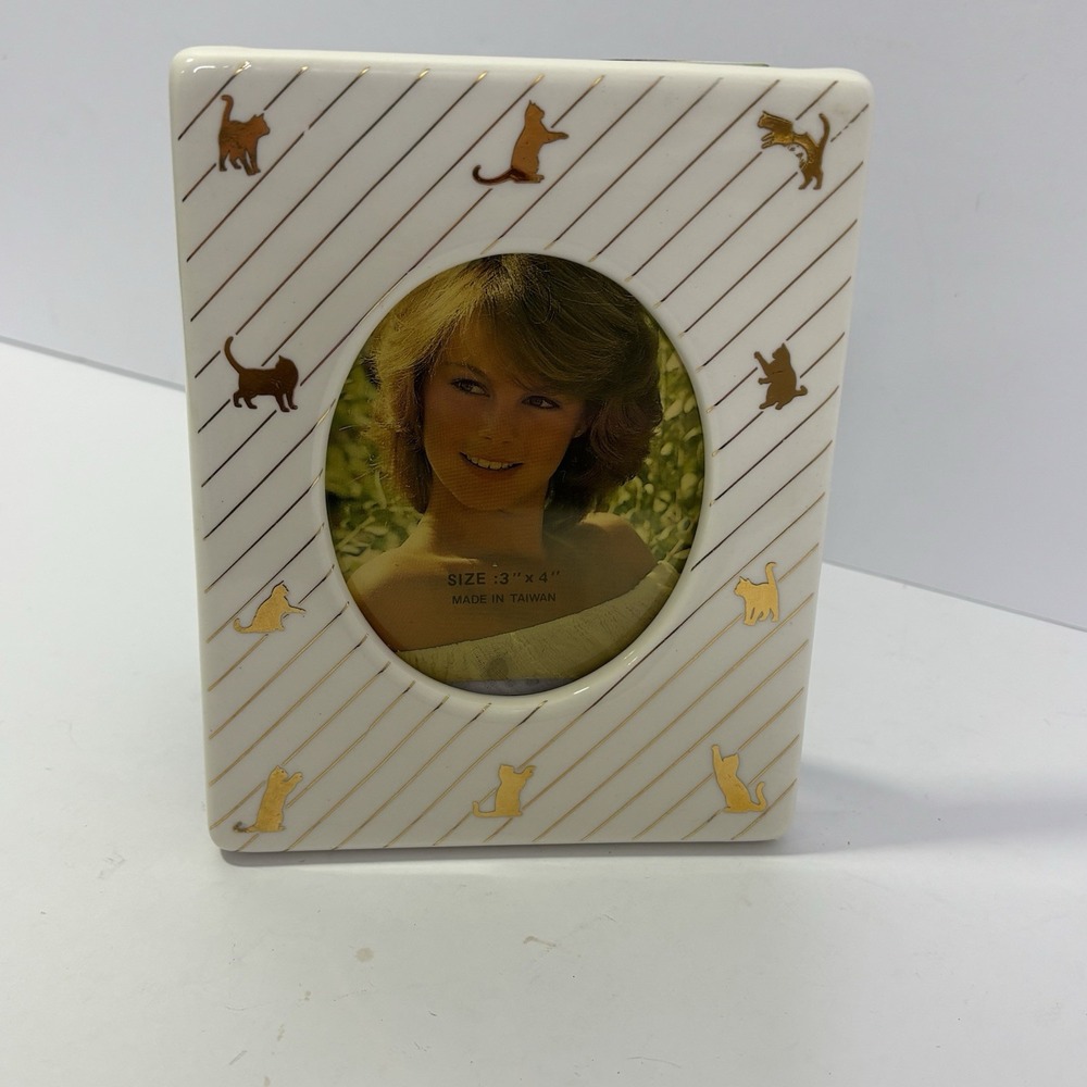 Vintage Gold And White Cat Silhouette Picture Frame 3"x4" Never Used